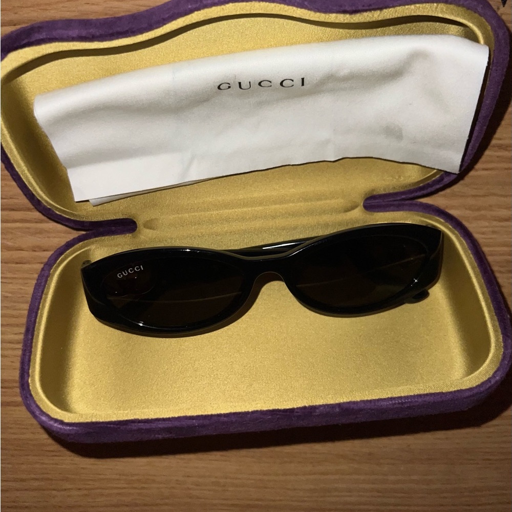GUCCI OVAL FRAME SUNGLASSES
